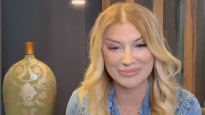 Songül Karlı cüretkar dekoltesiyle sosyal medyayı salladı