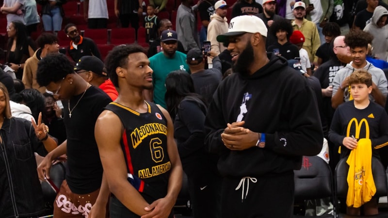 LeBron James'in oğlu Bronny, sahalara geri döndü