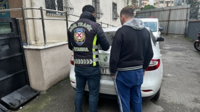 İstanbul Bağdat Caddesi'nde makas atarak ilerledi! Yakalanan sürücüye 6 bin lira ceza verildi