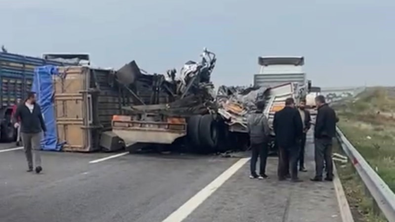 Osmaniye'de kamyon tıra arkadan çarptı: 1 ölü