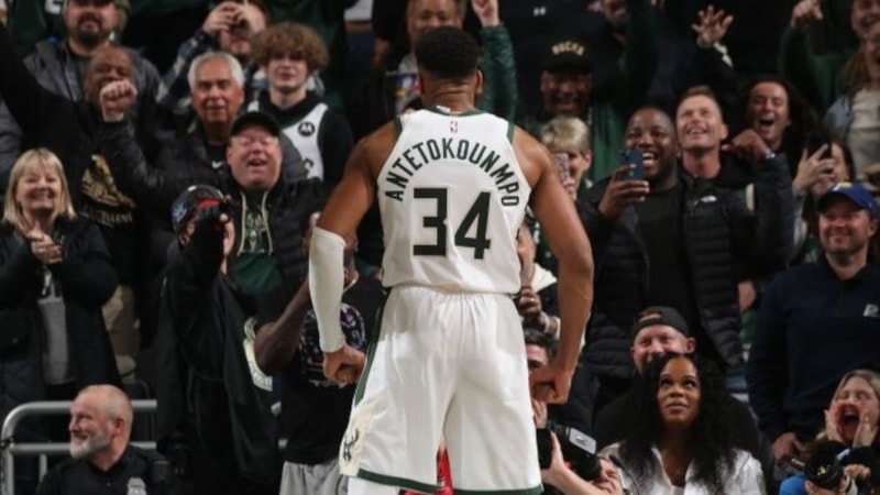 Giannis Antetokounmpo kariyer rekoru kırdı, Milwaukee Bucks galip geldi