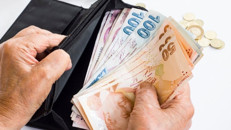 IBAN yetiyor! Emekliye ek ödeme; 15-31 Aralık'ta...