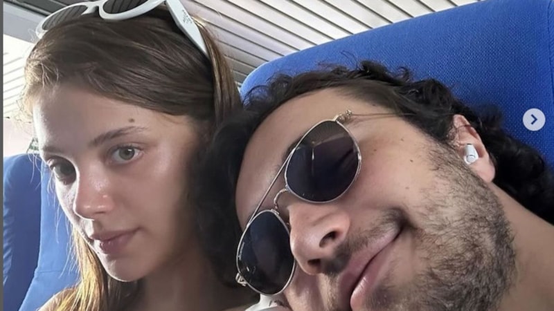 Leyla Tanler'e  kendisi gibi oyuncu nişanlısından romantik kutlama