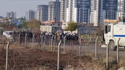 Diyarbakır'da kaçak elektrik kontrolü sırasında silahlı saldırı: 9 yaralı