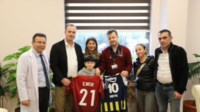 Emre Mor'dan anlamlı hareket! Formasını lösemi tedavisi gören çocuğa verdi