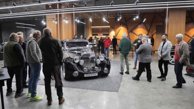 İstanbul'da bir saatte 15,3 milyon liralık klasik araç satıldı