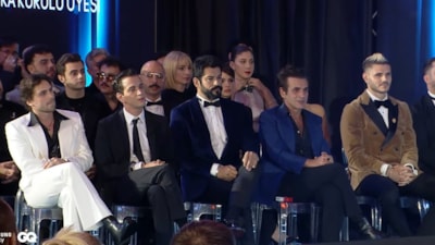 Yılın en iyi erkekleri seçildi! İşte ödül gecesine damga vuran kare...