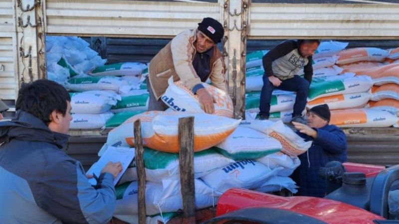 Çanakkaleli çiftçiye destek... Yangınlardan etkilenenlere yem dağıtıldı