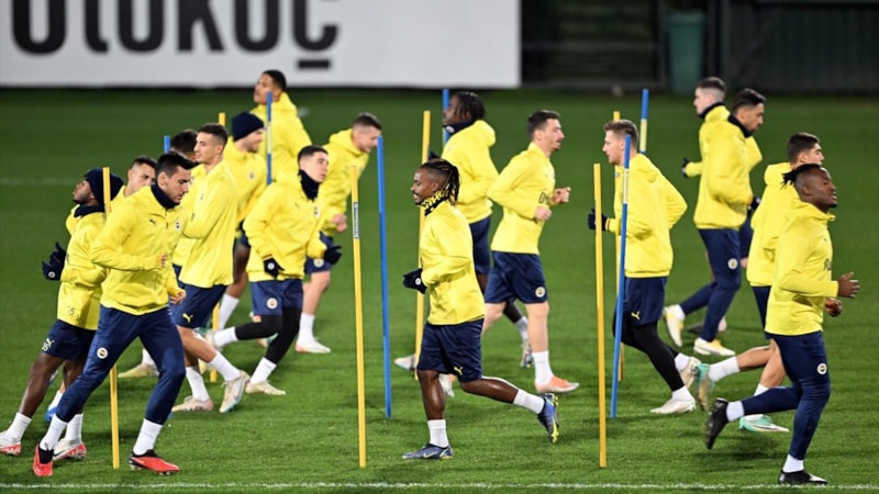 Fenerbahçe'nin Kayserispor maçı kamp kadrosu belli oldu