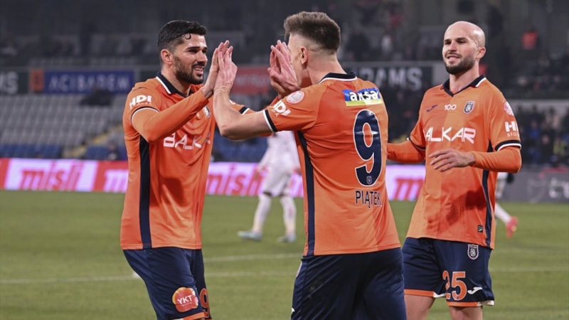 Başakşehir, Sivasspor'u üç golle geçti