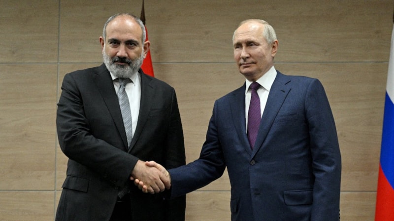 Rusya: Paşinyan'ın, Putin'in davetini değerlendireceğini umuyoruz