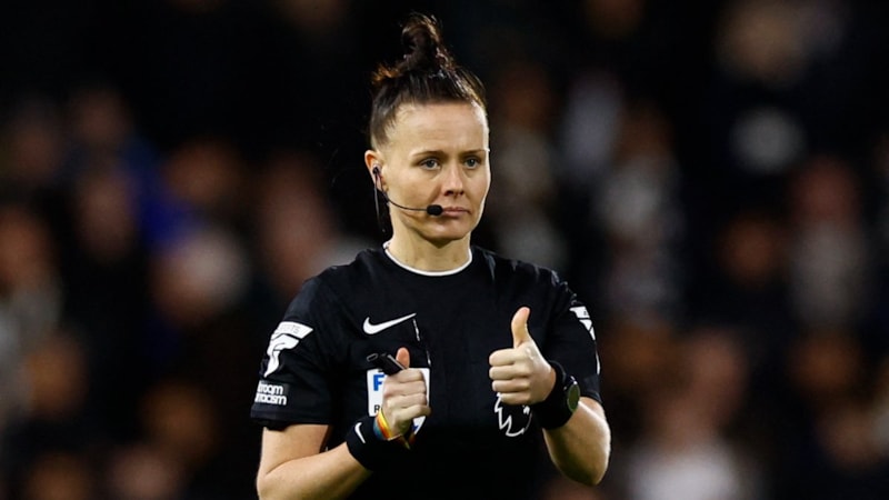 Premier Lig'de ilk! Kadın hakem Rebecca Welch tarihe geçti