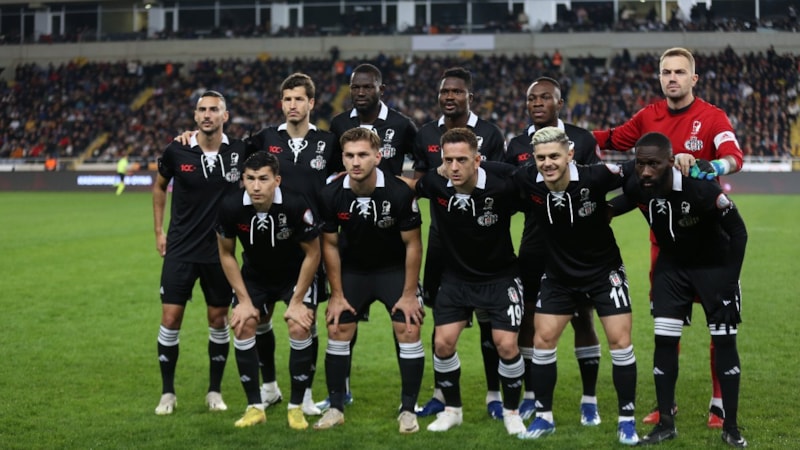 Beşiktaş, Hatayspor maçına 100. yıl formasıyla çıktı
