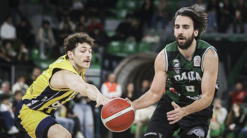 Fenerbahçe'den Darüşşafaka'ya 42 sayı fark!