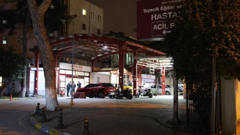 İzmir'de bir kişi önce kavgada ardından hastanede bıçaklandı