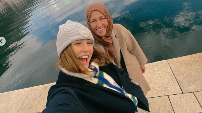 Ünlü voleybolcu Zehra Güneş annesiyle tatile çıktı! Anne-kıza takipçileri yorum yağdırdırdı