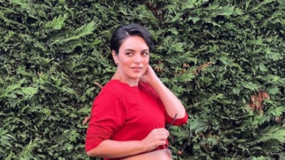 Ezgi Mola kocasına poz verdi! İşte oğlu Can...