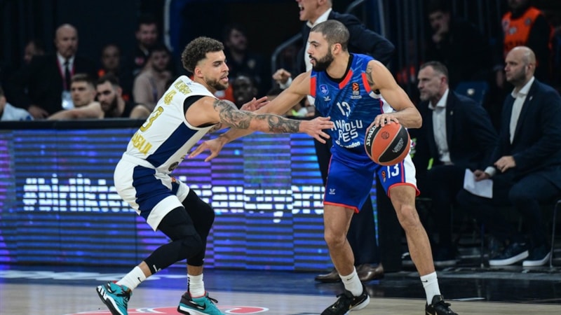 Fenerbahçe, EuroLeague derbisinde Anadolu Efes'i yendi