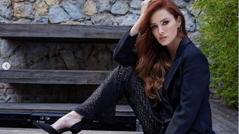 Kırmızı elbise giyen 44'lük güzel Mine Tugay'ın yeni yıl tarzı! Takipçileri yorum yağdırdı