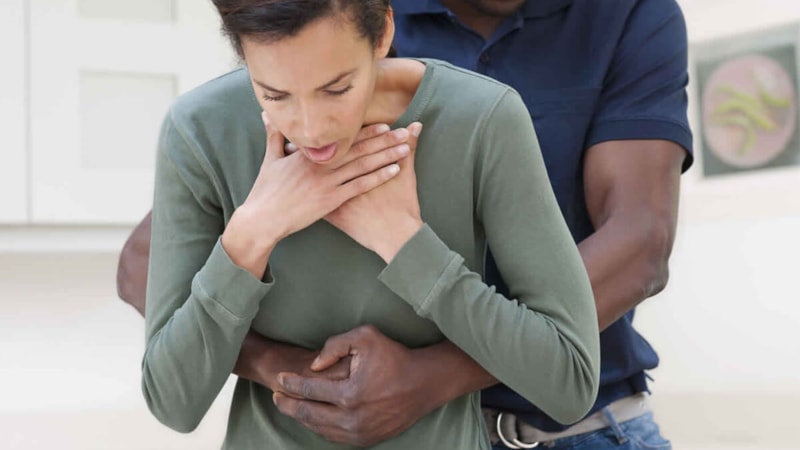 Hayat kurtaran teknik: Heimlich Manevrası nedir? Heimlich Manevrası nasıl yapılır?