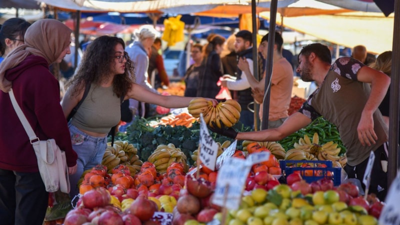 Yılbaşı sofrası hazırlayacaklar dikkat! Maliyeti geçen yıllara göre arttıkça arttı...