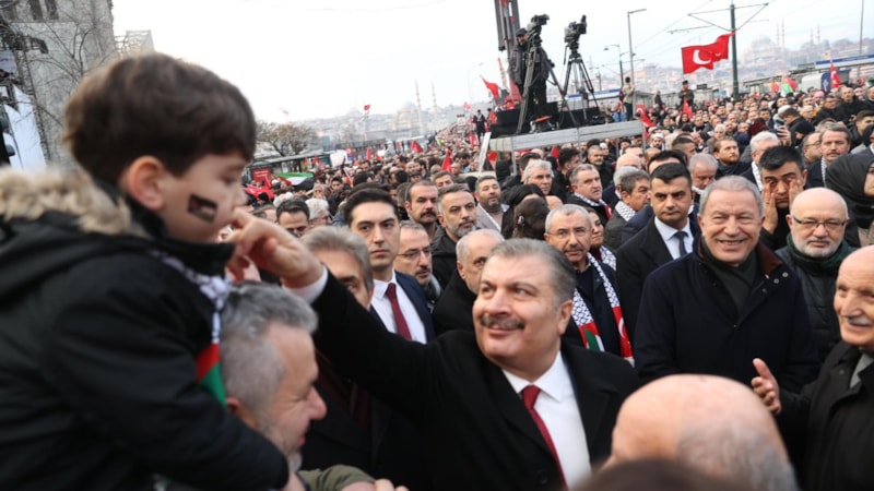 Fahrettin Koca Büyük İstanbul Yürüyüşü'nde: Hepimiz tek sesiz