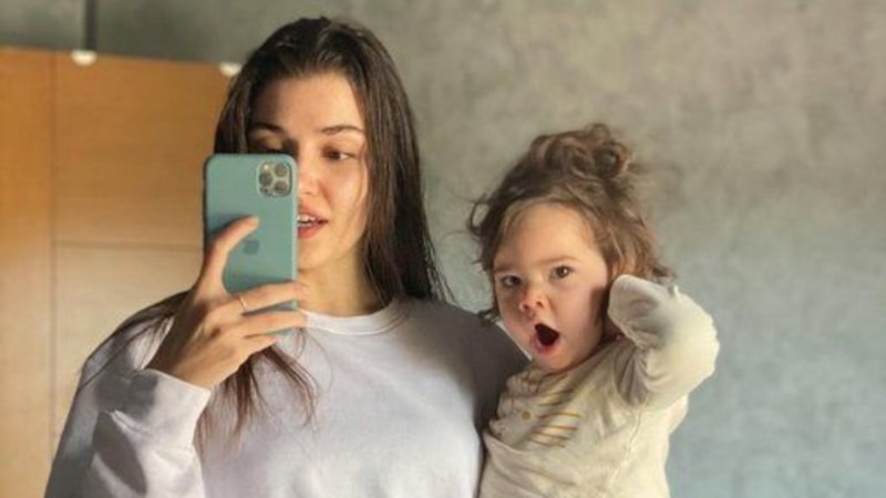 Hande Erçel'in yeğeni Aylin Mavi'den sevindiren haber! Kanseri yendi, zili çaldı...