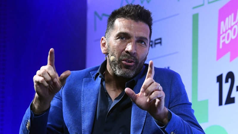 Gianluigi Buffon: Futbolda kale boyutları büyütülmeli