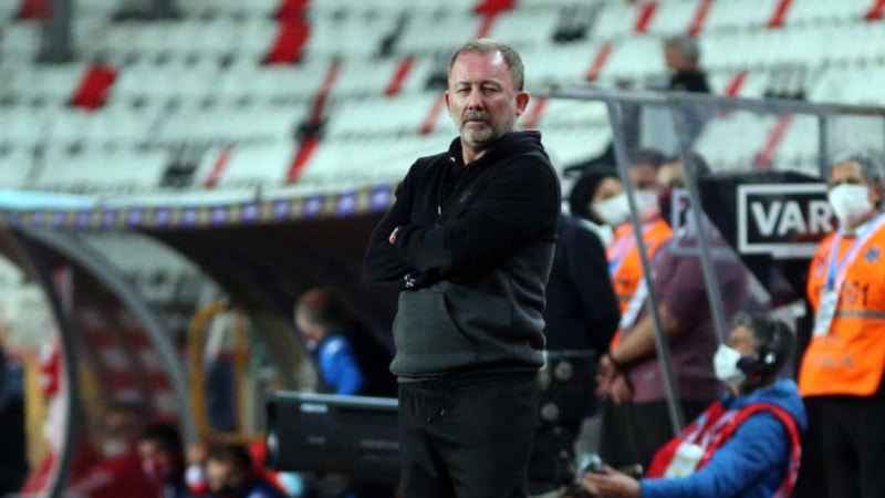 Sergen Yalçın ve ekibi Antalya'ya gidiyor