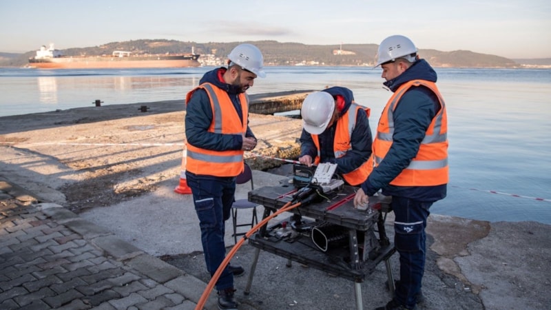 Türk Telekom CEO'su, çalışanlarıyla yeni yıla fiber dönüşüm için sahada girdi