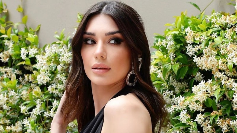 Burcu Kıratlı derileri giydi, gören eridi bitti! 