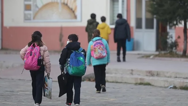 Öğrencilere yarıyıl müjdesi: Okullar 1 ay tatil oluyor