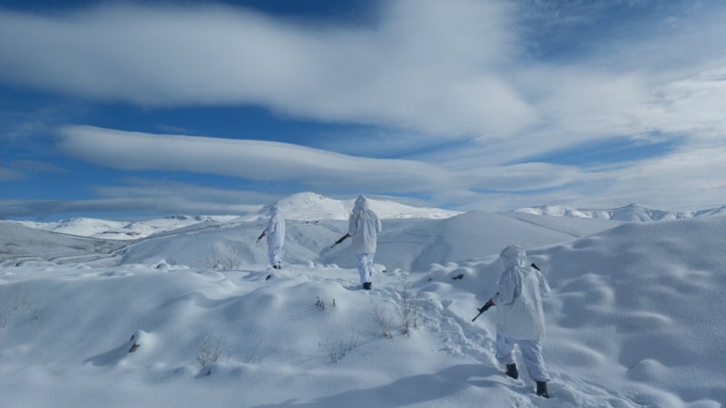 MSB paylaştı: Mehmetçik'in zorlu kış şartlarıyla mücadelesi!