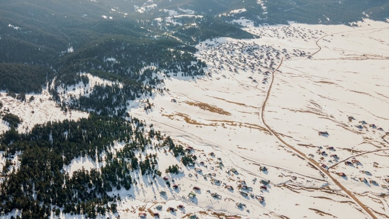 Başkente yılın ilk karı düştü! Ankara'nın yüksek kesimleri beyaza büründü...