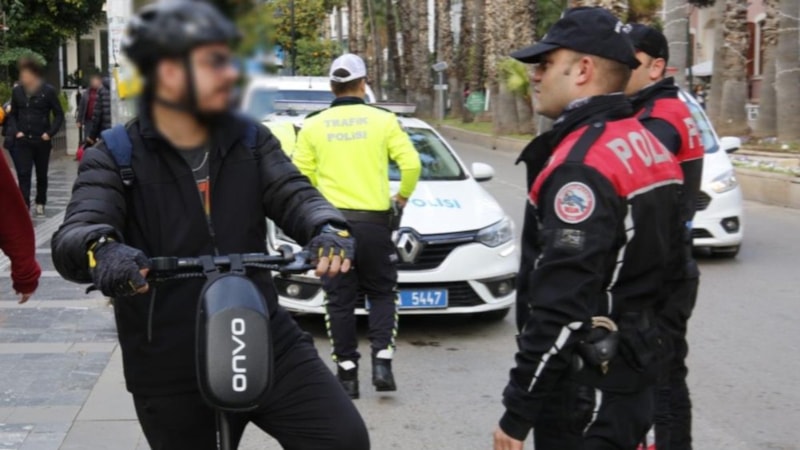 Antalya'da skuter denetimi! 155 araç trafikten menedildi