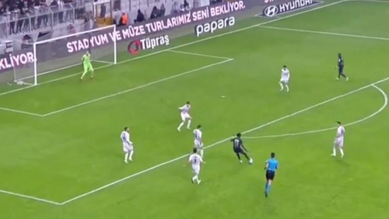 Dolmabahçe'de şık goller önce Costa, sonra Semih