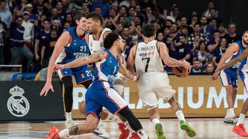 Anadolu Efes dört kez uzatmaya giden maçta Real Madrid'e mağlup oldu