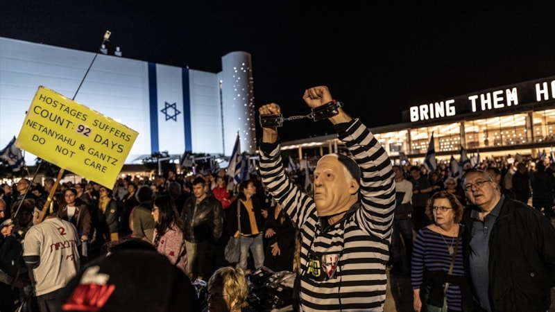 Tel Aviv'de Netanyahu karşıtı gösteri: Bizi aptallar yönetiyor