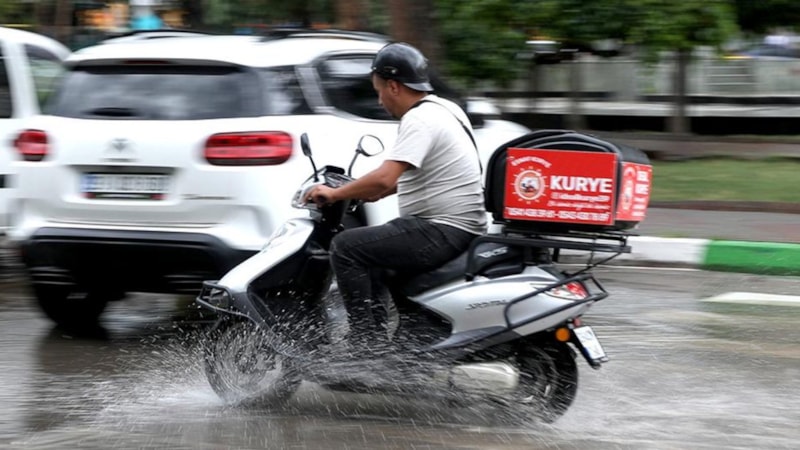 Motosiklet sürücüleri dikkat! Resmen yasaklandı! O tarihe kadar trafiğe çıkamayacaklar...