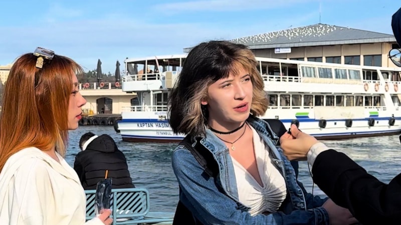 Ensonhaber mikrofonu başıboş köpek sorunu için sokakta... Sokak köpekleri toplatılmalı mı?