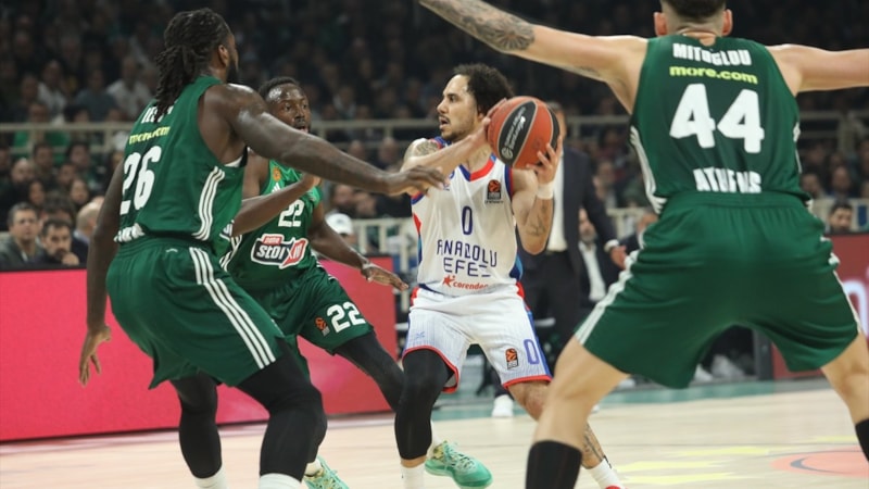 Ergin Ataman'ın Panathinaikos'u Anadolu Efes'i mağlup etti