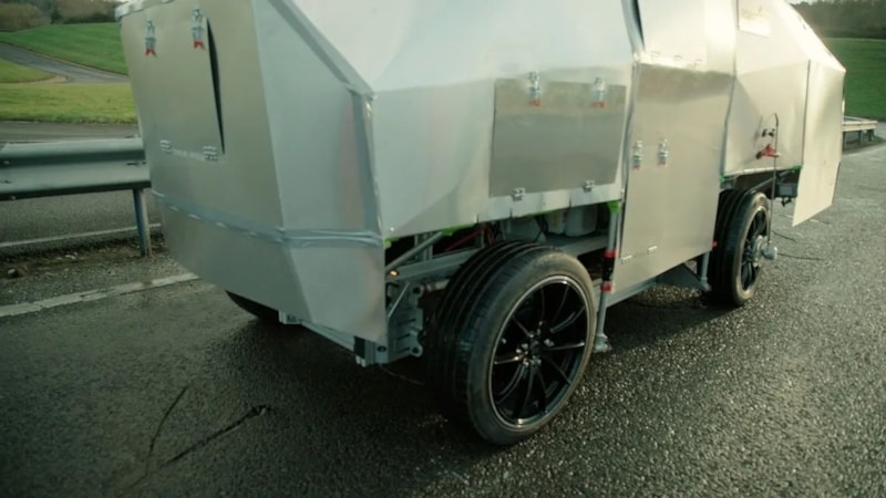 Dünyanın ilk yapay zekalı yol onarım aracı test ediliyor