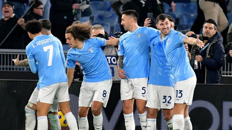 İtalya Kupası'nda Lazio ezeli rakibi Roma'yı eledi