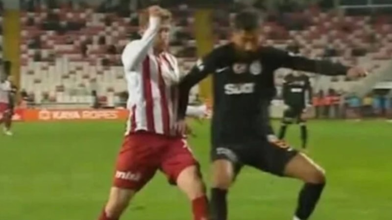 Sivasspor - Galatasaray maçındaki tartışmalı pozisyonlar