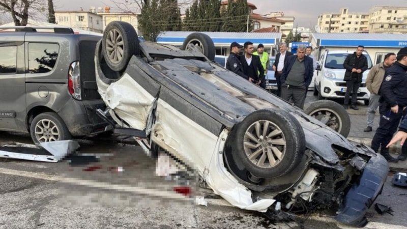 Kahramanmaraş'ta yayaya çarpmamak için manevra yaparken takla attı: 1 ölü 2 yaralı