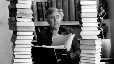Sırlarıyla ölen, gizemli romanların yazarı olan Agatha Christie'nin 50'nci ölüm yılı
