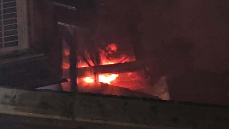 Sakarya’da tek katlı ev alevlere teslim oldu