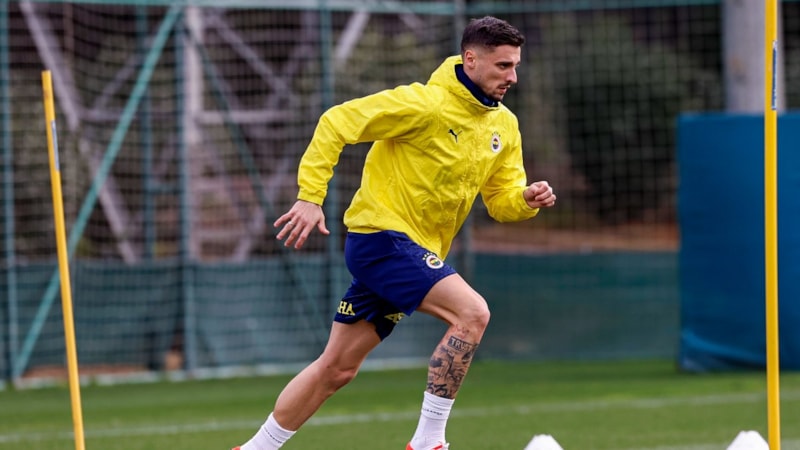 Rade Krunic, takımla birlikte ilk antrenmanına çıktı