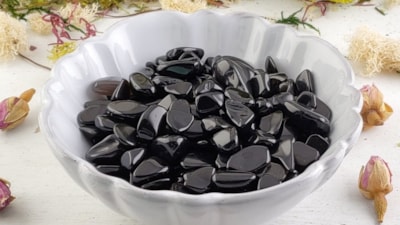 Bu taşı varislere sürün, yok olduğunu görün...