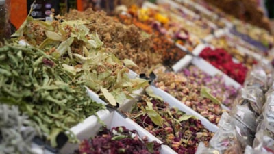 Havalar soğudu, İstanbul'da vatandaşlar aktarların yolunu tuttu